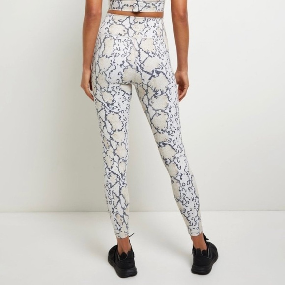 Allfenix size XLarge white python athletic leggings - Picture 3 of 8